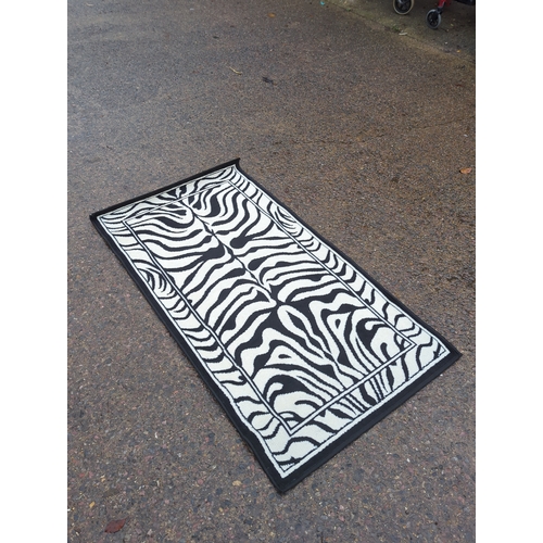 165 - Kukoon Zebra Pattern Rug
