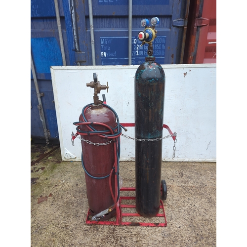 1631 - Oxygen M300 Cylinders with Trolley