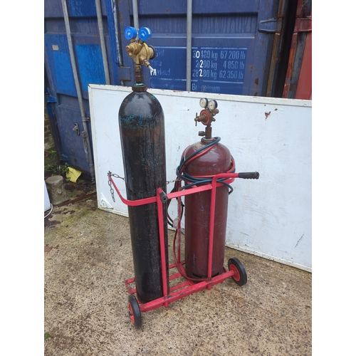 1631 - Oxygen M300 Cylinders with Trolley