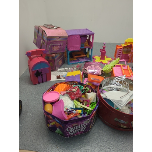 1866 - Lot of Toy Buildings and Accessories