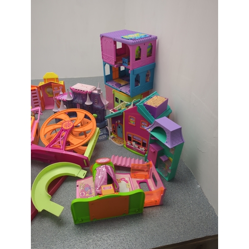 1866 - Lot of Toy Buildings and Accessories