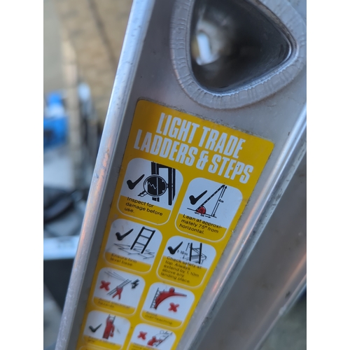 1638 - Gravity Lightweight Ladder