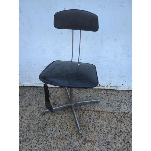 488 - Lionite Adjustable Stool