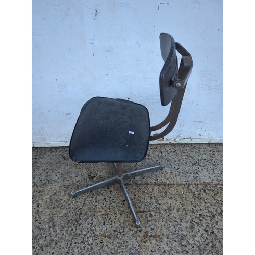 488 - Lionite Adjustable Stool