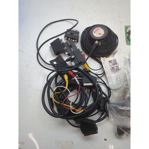 1346 - Selection of Atari 2600 Electronics Components and Cables