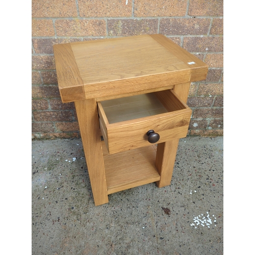 419 - British Design Oak Side Table