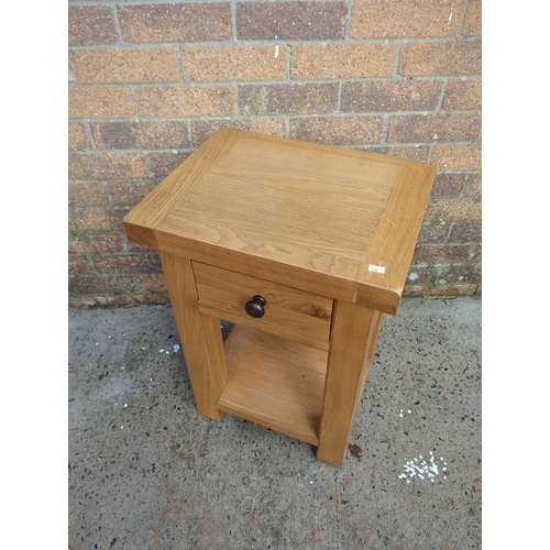 419 - British Design Oak Side Table