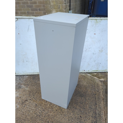 450 - Grey Metal Filing Cabinet with Four Drawers