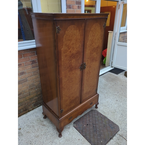 459 - Early 20th Century Maple Quality Wardrobe