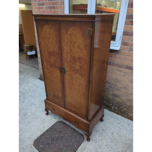 459 - Early 20th Century Maple Quality Wardrobe