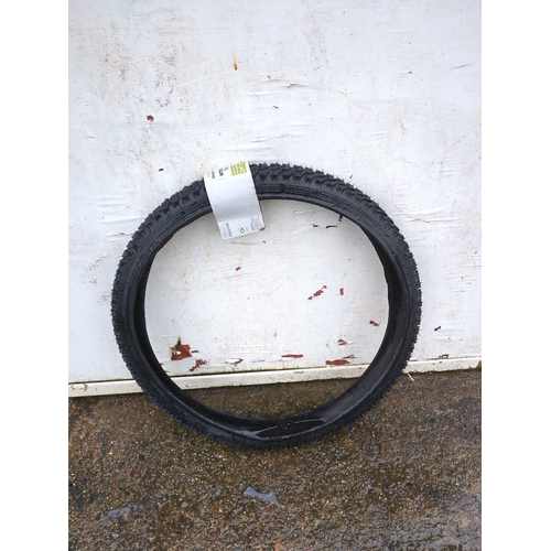 258 - Halfords Essentials MTB Bike Tyre 24