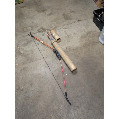 199 - Frank Kobayashi Tubular Arrows with Case and Geologic Discovery 100 Bow