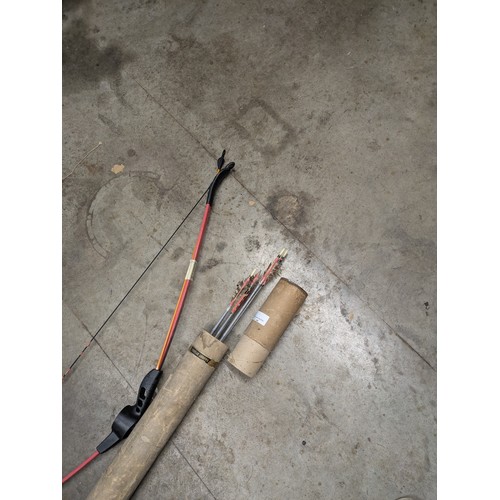 199 - Frank Kobayashi Tubular Arrows with Case and Geologic Discovery 100 Bow