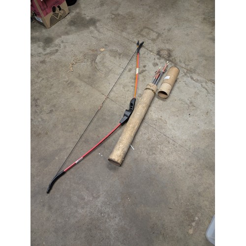 199 - Frank Kobayashi Tubular Arrows with Case and Geologic Discovery 100 Bow