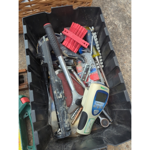 Job lot of assorted tools including Bosch drill bits