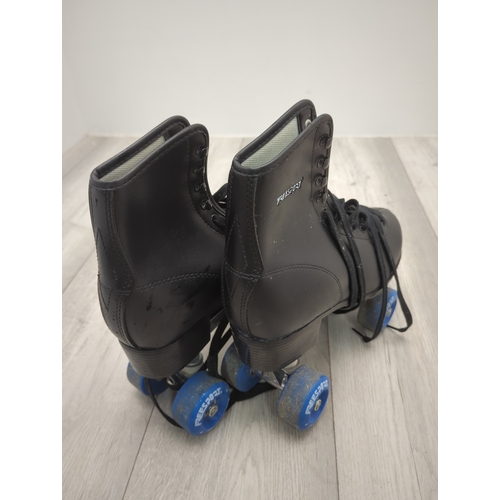 16 - FRESPOZ Roller Skates