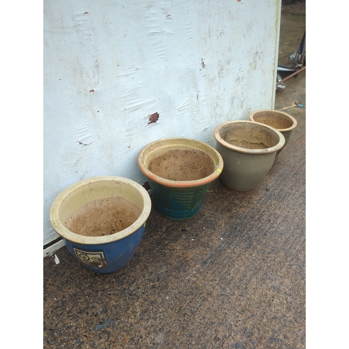 29 - Lot of 4 Ceramic Plant Pots