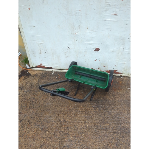 35 - Scotts EvenGreen Lawn Spreader