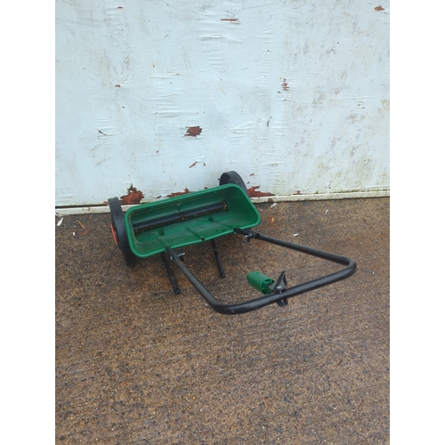 35 - Scotts EvenGreen Lawn Spreader
