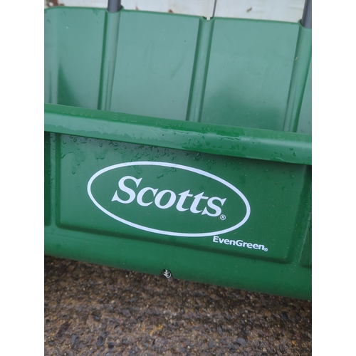 35 - Scotts EvenGreen Lawn Spreader