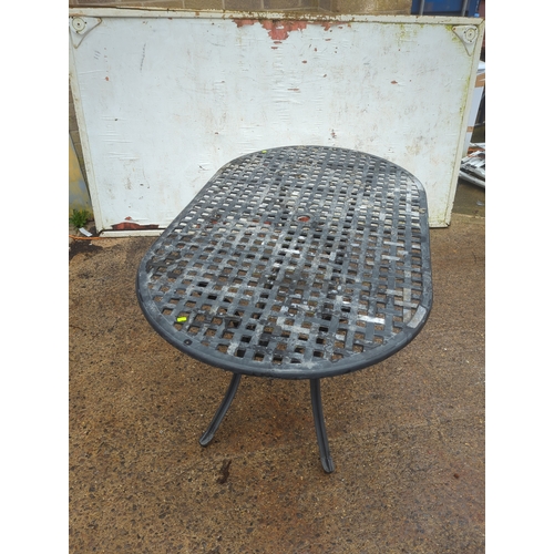 37 - Cast Aluminium Outdoor Garden Table