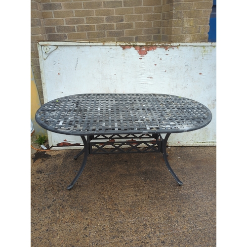 37 - Cast Aluminium Outdoor Garden Table
