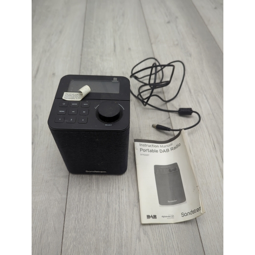 1211 - Sandstrom SFPDAB17 Portable DAB Radio