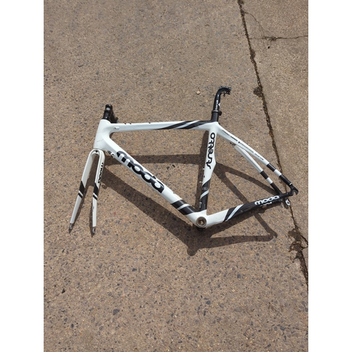 27 - Moda Stretto Carbon Bicycle Frame