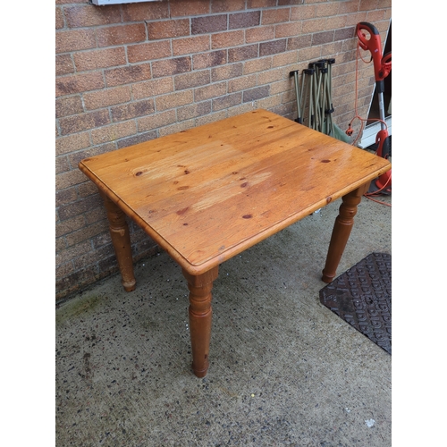 436 - Pine Table