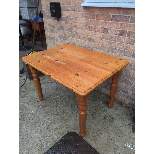 436 - Pine Table