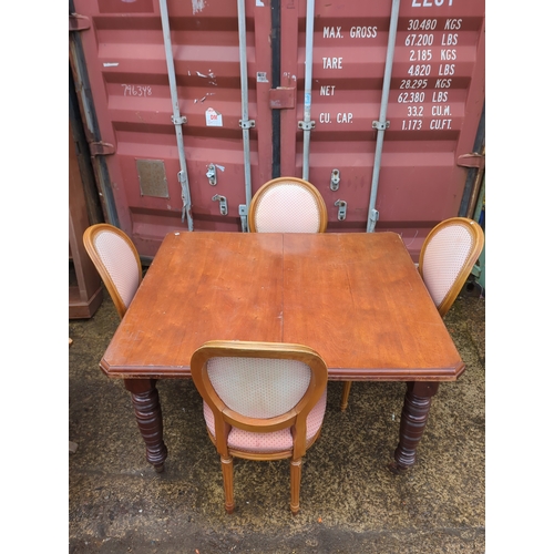 466 - Lot of 4 dining chairs and Extending table