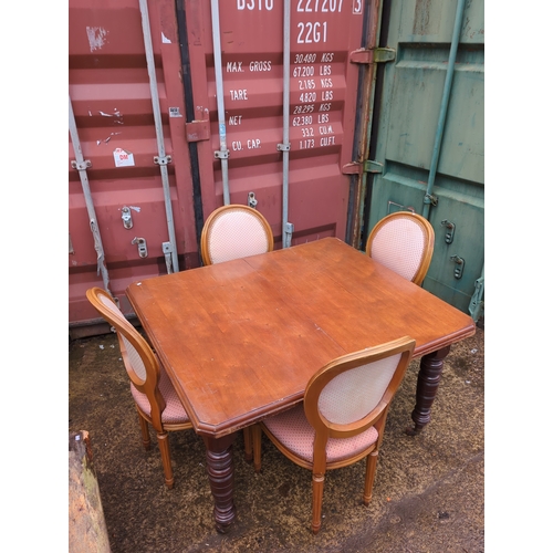 466 - Lot of 4 dining chairs and Extending table
