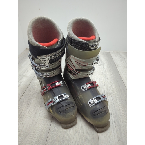 1838 - Salomon Xwave 9.0 Ski Boots with Bag