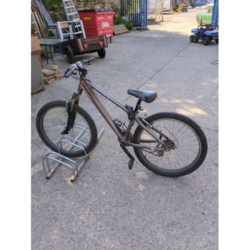 206 - Saracen X-ray Pro Mountain Bike