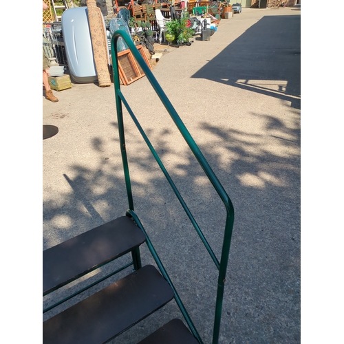 219 - Green Metal Framed Portable Three step platform