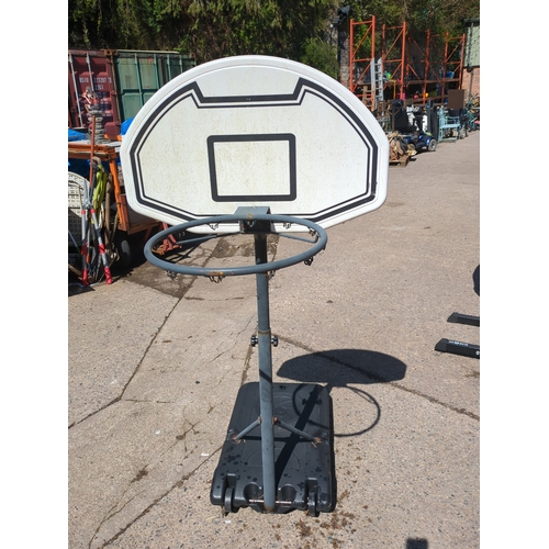 141 - Portable Basketball Hoop