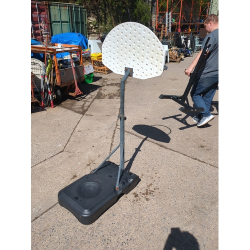 141 - Portable Basketball Hoop