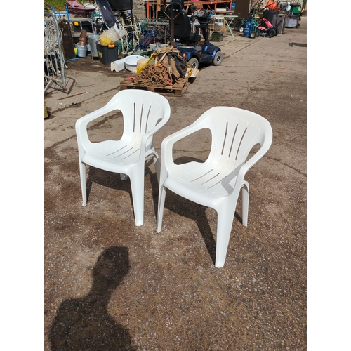 150 - 2 x White Plastic Garden Chairs