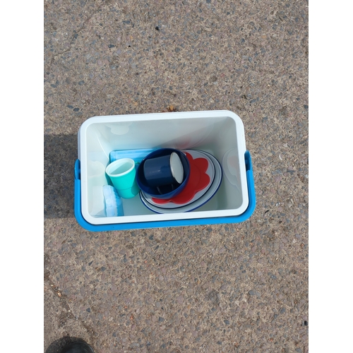 125 - Grosfillex Cooler Box with Accessories