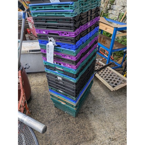 196 - Lot of stackable storage crates