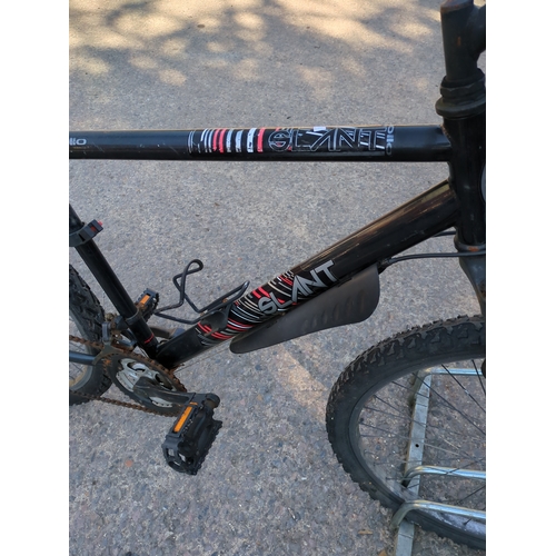 195 - Giant Apollo mountain bike