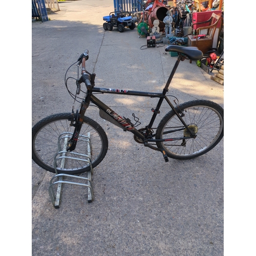 195 - Giant Apollo mountain bike