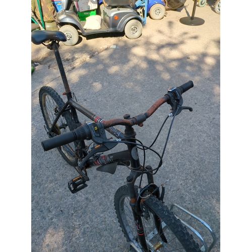 195 - Giant Apollo mountain bike
