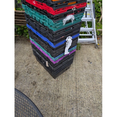 196 - Lot of stackable storage crates