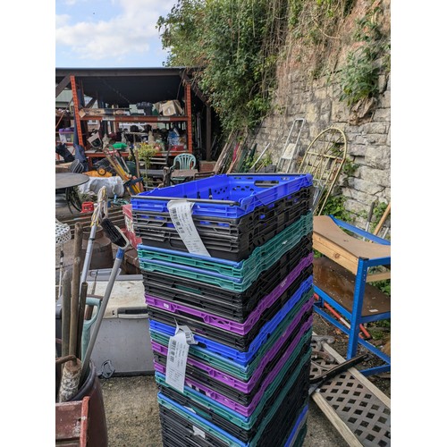 196 - Lot of stackable storage crates