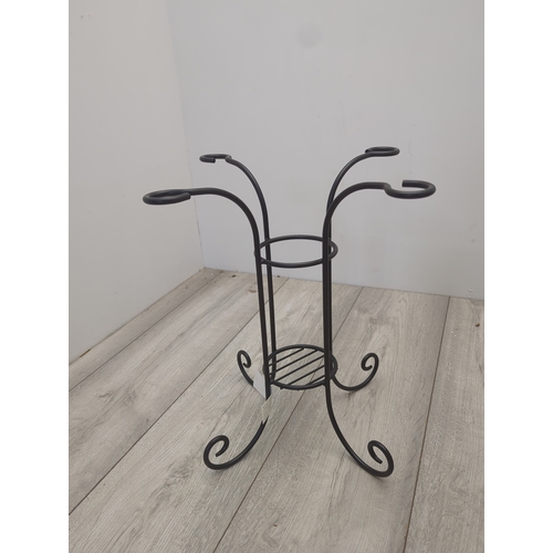 16 - Belavi Wine Holder