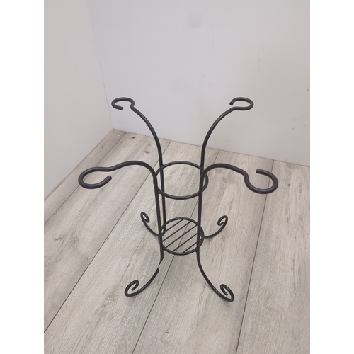 16 - Belavi Wine Holder