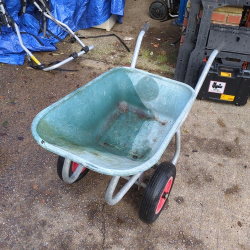 Metal Wheelbarrow with Dual Wheels