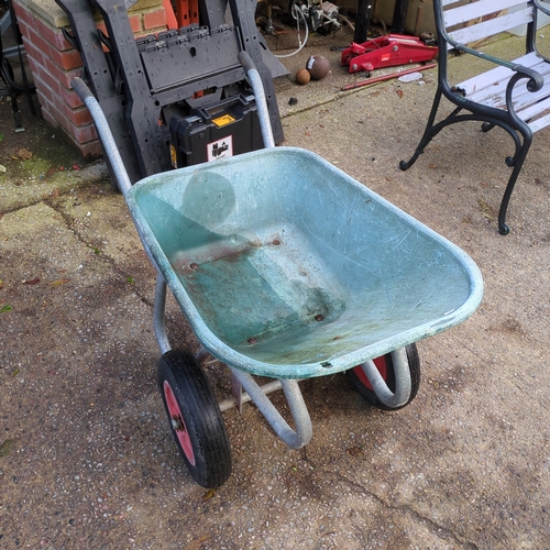 Metal Wheelbarrow with Dual Wheels