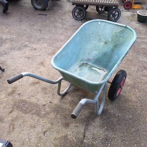 Metal Wheelbarrow with Dual Wheels